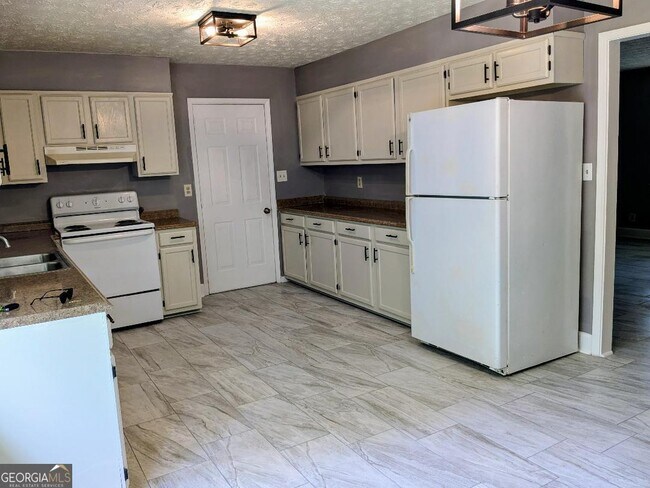Building Photo - 5695 Liberty Rd