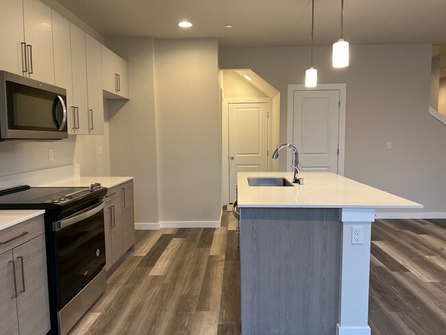 Building Photo - Lynnwood Townhome