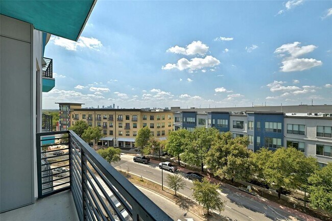 Building Photo - 1701 Simond Ave