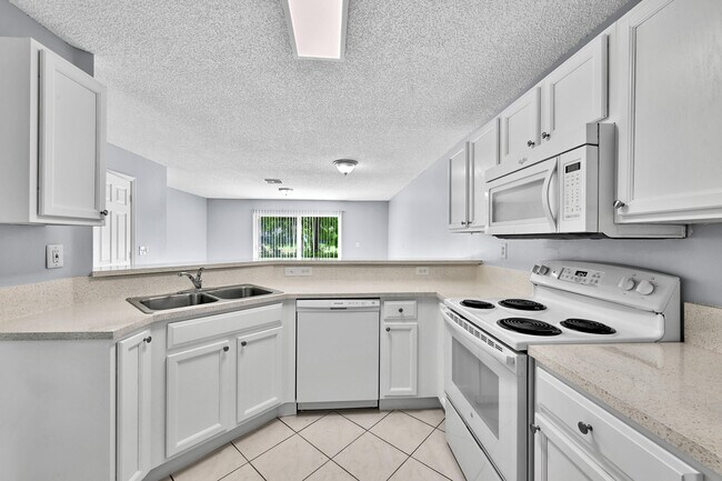 Building Photo - 8658 S Southgate Shores Cir
