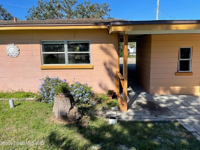 Building Photo - 2095 Pineapple Ave