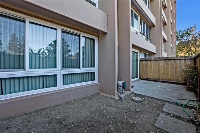 Building Photo - 1700 Civic Center Dr