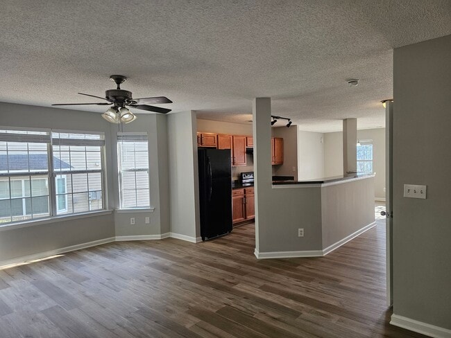 Building Photo - Move In special! 1/2 off the first Months rent!! 2 Bedrooms, 2.5 Baths Townhouse located in a Qui...