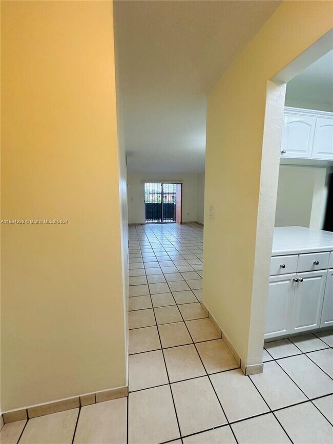 Foto del edificio - 677 SW 9th Ave