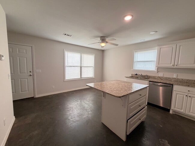 Foto del edificio - 1601 S Boston