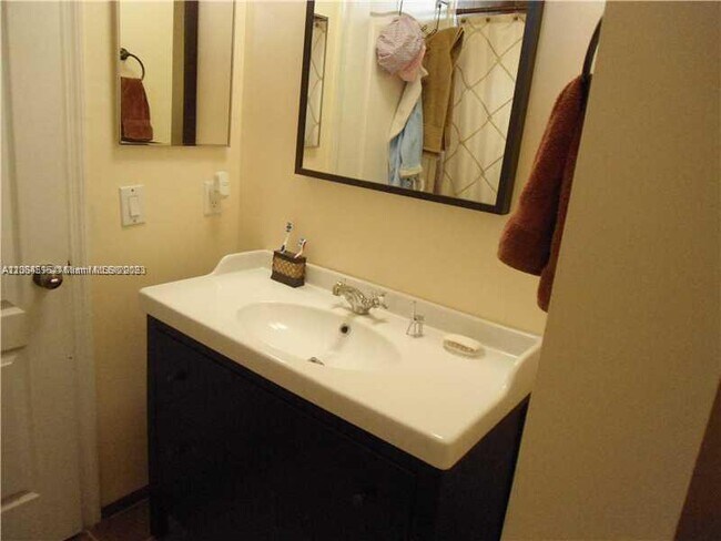 Foto del edificio - 16102 NW 22nd St