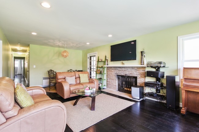 Foto del edificio - 2950 Riverwoods Rd