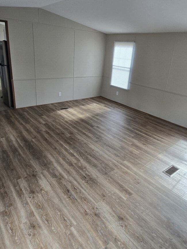 Building Photo - 518 Shirley Dr