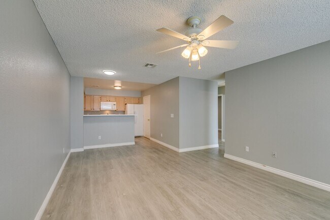 Foto del edificio - 2117 Willowbury Dr