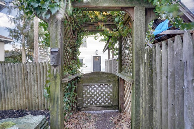 Foto del edificio - 1704 Beverly Ave