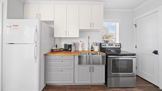 Building Photo - 720 1/2 West Woodlawn Avenue-ID1271928P