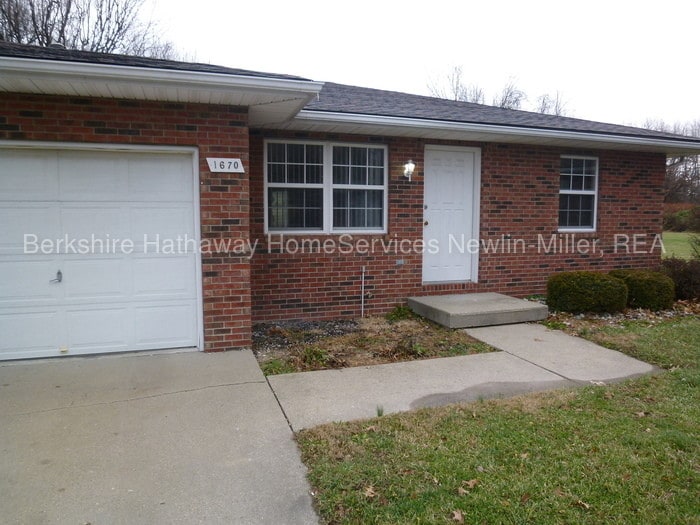 Primary Photo - Country Walk Estates - Pets Welcome!*