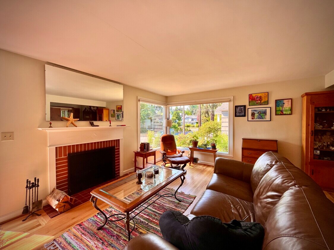 Foto principal - 3618 NE 82nd St