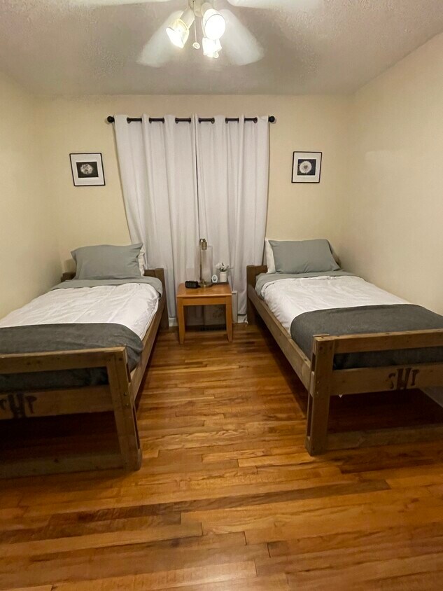 Foto principal - 1613 Acker Dr