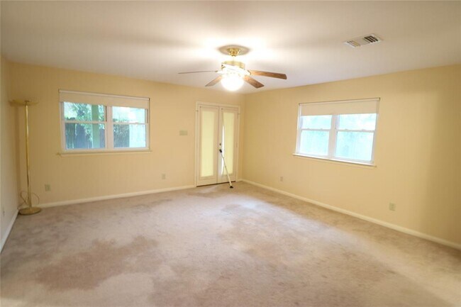 Foto del edificio - 1555 Cheshire Ln