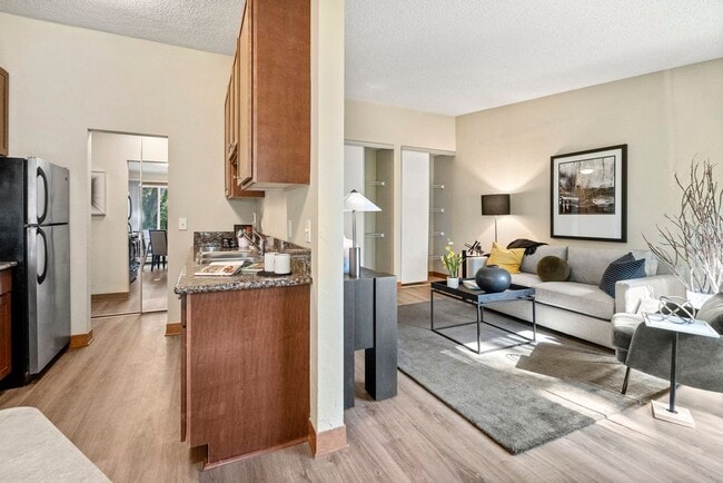 Interior Photo - Lake Pointe