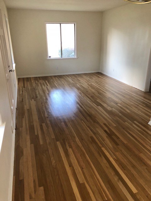 Large Open Living Area - 5420 Vantage Ave