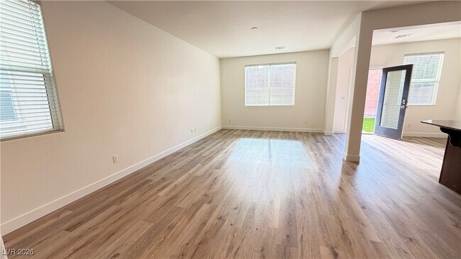 Foto del edificio - 7375 Benlomond Ave