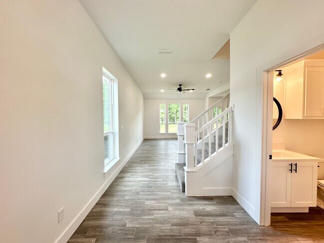 Foto del edificio - Coming Soon! Stunning 3 Bedroom 2.5 Bath Newer Construction in Lindale, Tx!