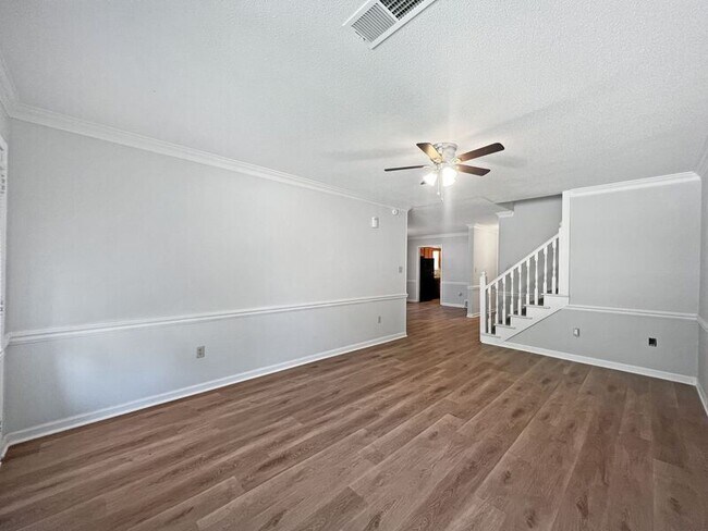 Foto del edificio - 3275 Edenshire Ln