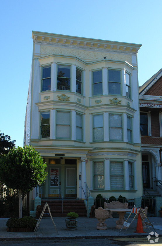 Building Photo - 15 Noe St