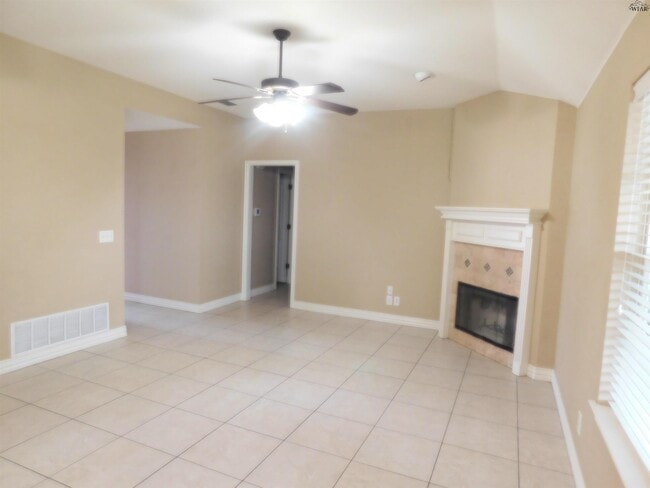 Building Photo - 118 Stonebridge St