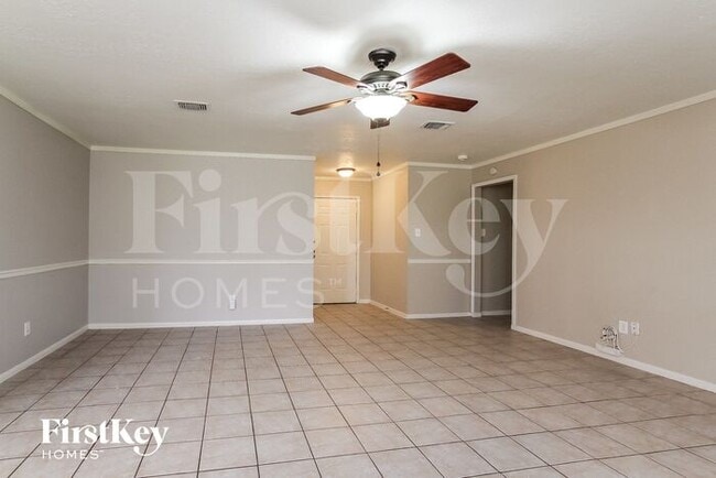 Building Photo - 7410 Blanco Pines Dr