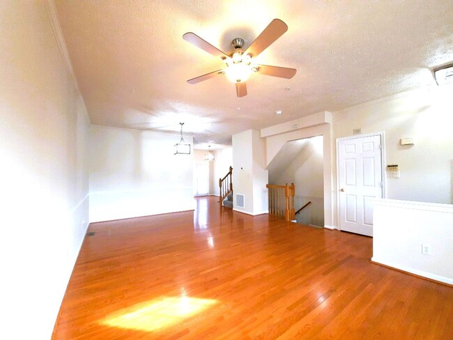 Building Photo - Rarely Available Hunters Run Townhome in C...
