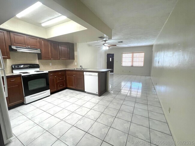 Foto del edificio - 7112 NW 78th Ave
