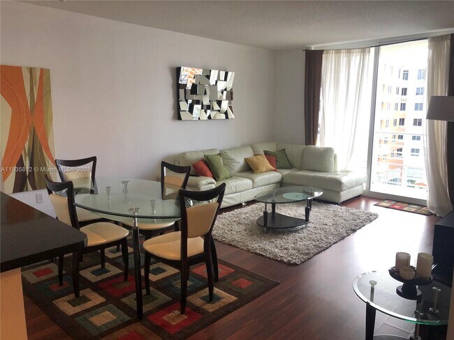 Foto del edificio - 2775 NE 187th St
