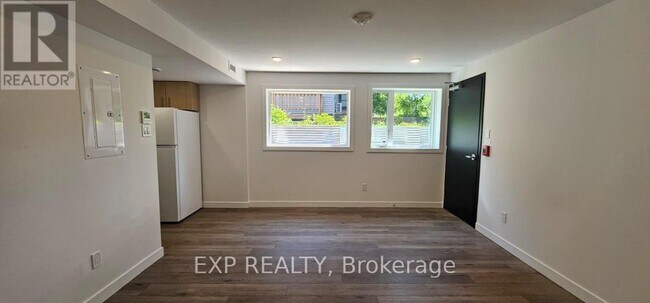 Photo du bâtiment - 216 McArthur Ave.