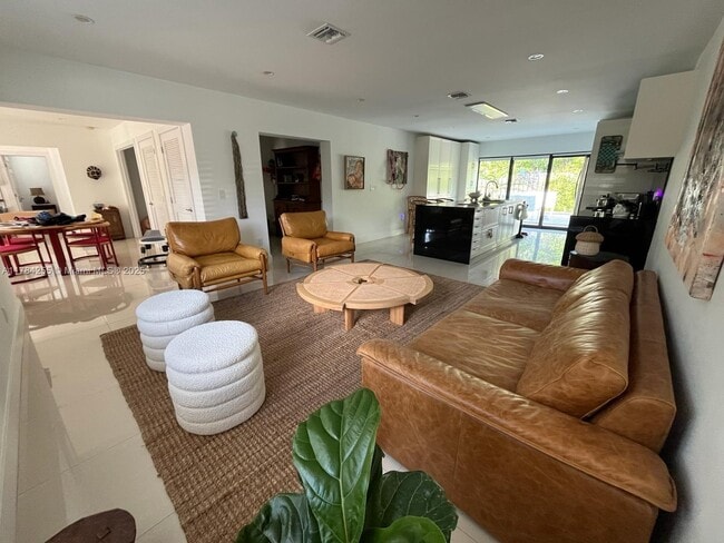 Foto del edificio - 225 W Heather Dr