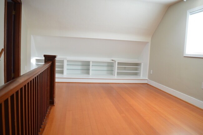 Building Photo - 717 N 78th St
