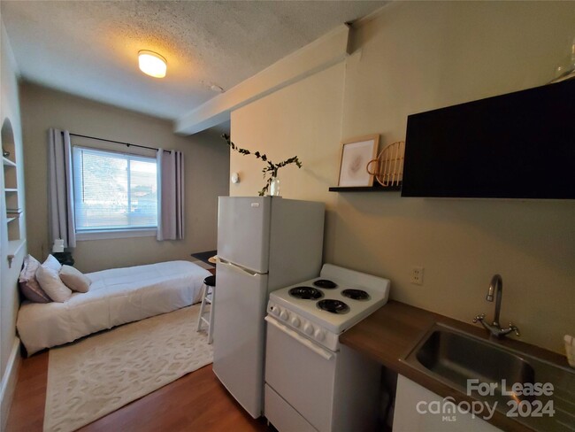 Foto del edificio - 832 Central Ave
