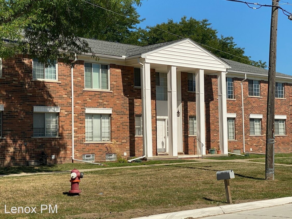 22568 Masonic Blvd, St. Clair Shores, MI 48082 House Rental in St