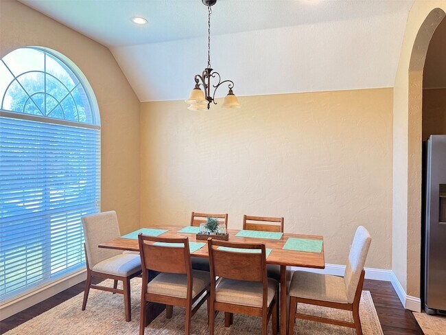 Foto del edificio - 4313 Creekstone Dr