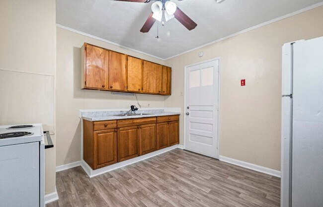 Building Photo - 2 Bed 1 Bath Home for rent in Hampton!