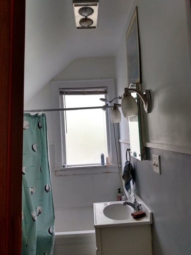 Building Photo - 112 S 5th St