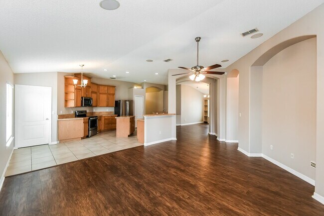 Building Photo - 10189 Carriage House Ct