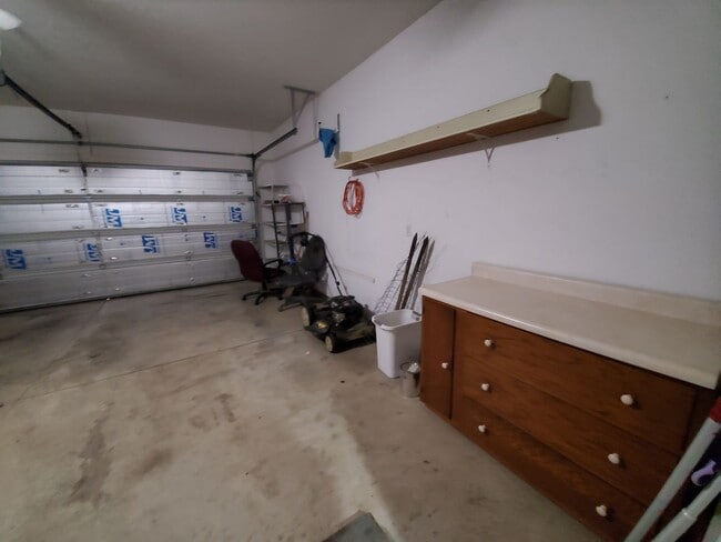 Building Photo - 3 Bedroom On Cul-de-sac, East Side Location
