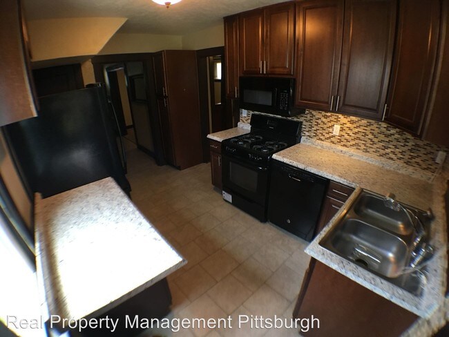 Building Photo - 3046 Pinehurst Ave