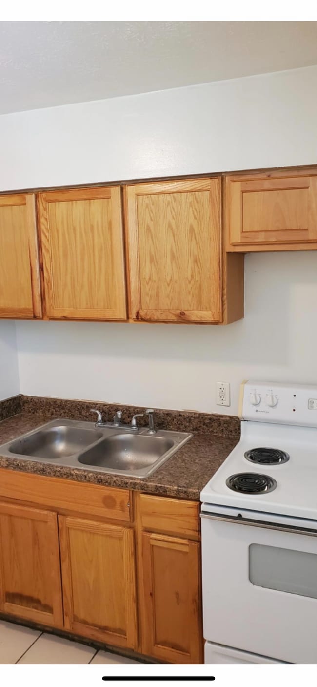 Photo - 1196 W 30th St House