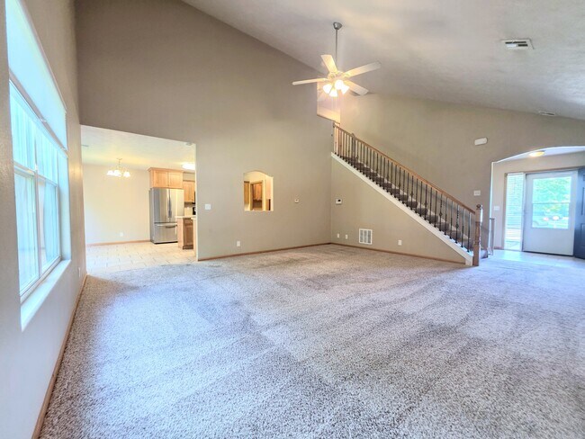 Foto del edificio - 606 Highland Ridge Dr