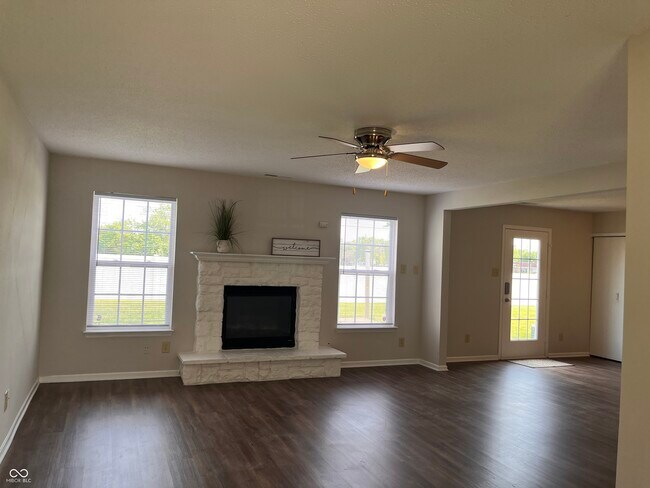 Foto del edificio - 7907 Wildwood Farms Ln