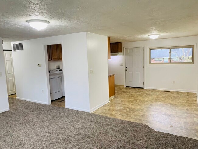 Recién pintado - 4796 Lamme Rd