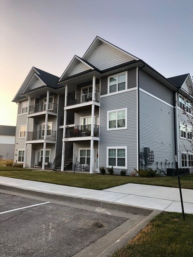 Building Photo - 5710 NE 80th Terrace