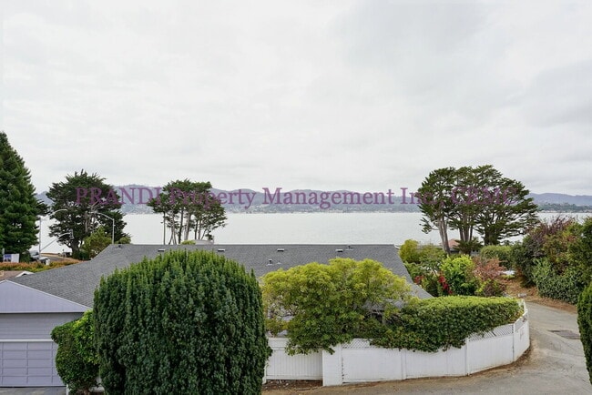 Foto del edificio - Bright and Inviting 4BR Home Minutes from ...