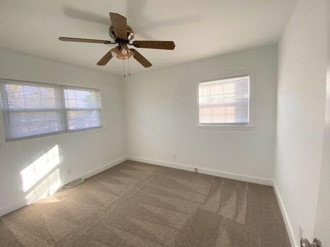 Building Photo - ~~ Cute 3-bedroom Brick Ranch located in B...