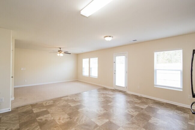 Building Photo - 12047 Quail Dr