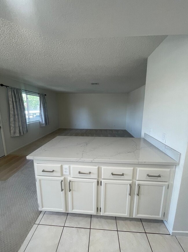 Building Photo - Beautiful upstairs 2-bedroom, 2-bathroom apartment